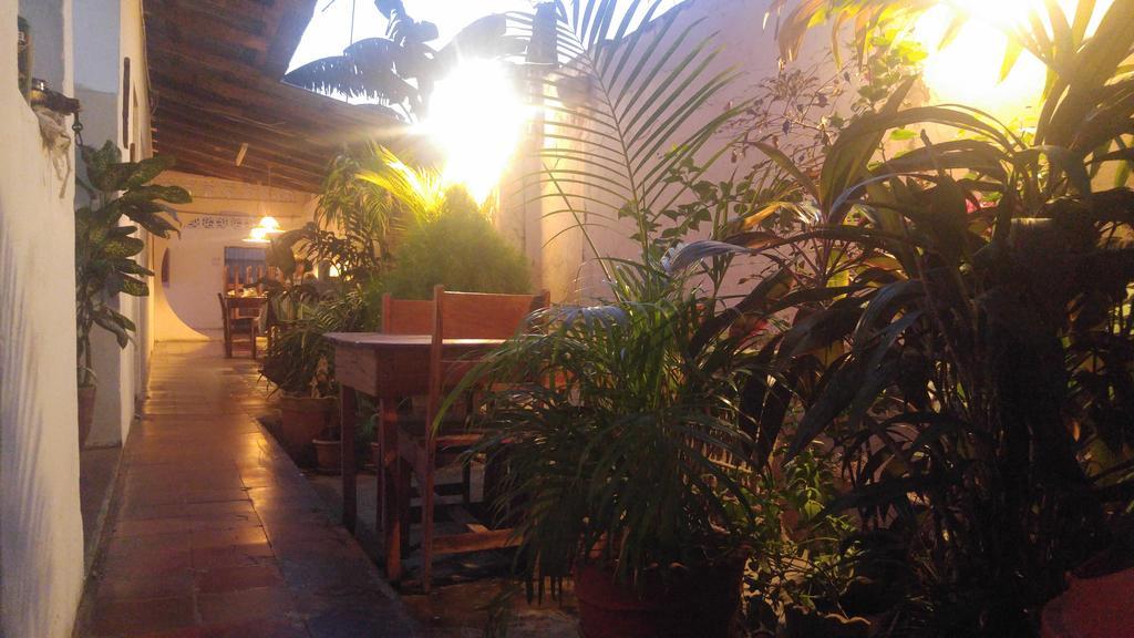 Casa Nica Leon Hostel Экстерьер фото