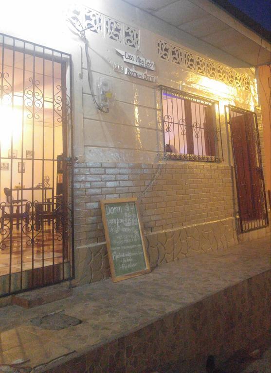 Casa Nica Leon Hostel Экстерьер фото